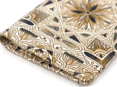 画像4: 【7月下旬お届け予定】絢爛柄 両面文庫革のパスカードホルダー 【予約会】［t］ (4)