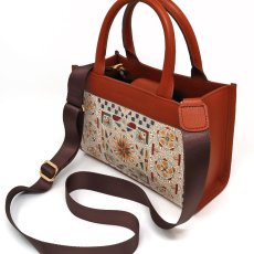 ショルダーにも斜め掛けにも対応