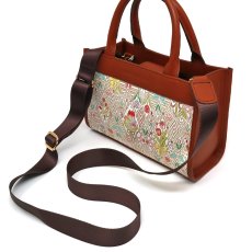 ショルダーにも斜め掛けにも対応