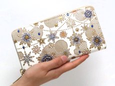 画像4: 【Xmas柄】スノーオーナメント＜ラピス＞ ぐるっとファスナーの長財布（金唐柄）［t］ (4)