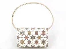 画像1: 完売【予約限定柄】雪の結晶 ショルダーウォレット（金唐柄）（マグネット式） (1)