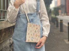 画像5: 完売【予約限定】オーナメント サコッシュ（金唐柄） (5)