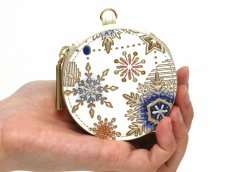 画像5: 【Xmas柄】スノーオーナメント＜ラピス＞ マカロンポーチ（金唐柄）［t］ (5)
