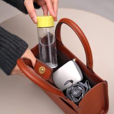 ドリンクやコンパクトな折り畳み傘も