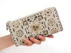 画像4: 終了【5月下旬お届け予定】絢爛柄 L字ファスナーの長財布【予約会】 ［t］ (4)
