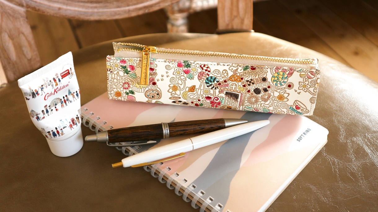 三角マチのペンケース